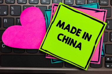 Made In China gösterilen metin işareti. Kavramsal fotoğraf toptan sanayi Pazar küresel ticaret Asya Ticaret kağıtları romantik güzel mesaj kalp klavye türü bilgisayar iyi duygular.