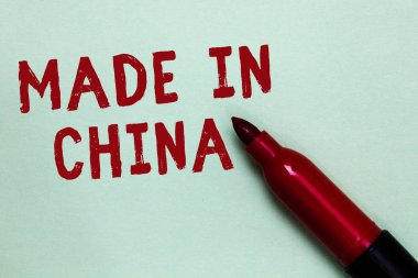 El yazısı metin Made In China. Toptan sanayi Pazar küresel ticaret Asya Ticaret açık kırmızı işaret niyeti iletişim iletiyi fikirler yeşil renkli anlam kavramı.