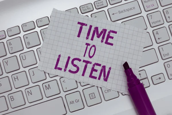 Scrittura concettuale a mano che mostra il tempo di ascoltare. Testo fotografico aziendale Presta attenzione a qualcuno o a qualcosa per ascoltare — Foto Stock