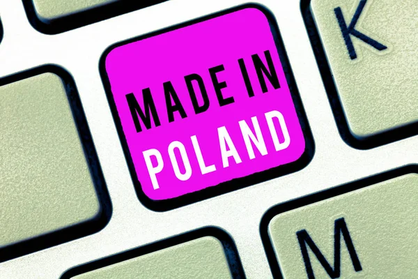 Texto escrito à mão Made In Poland. Conceito significado Um produto ou algo que é fabricado na Polônia — Fotografia de Stock