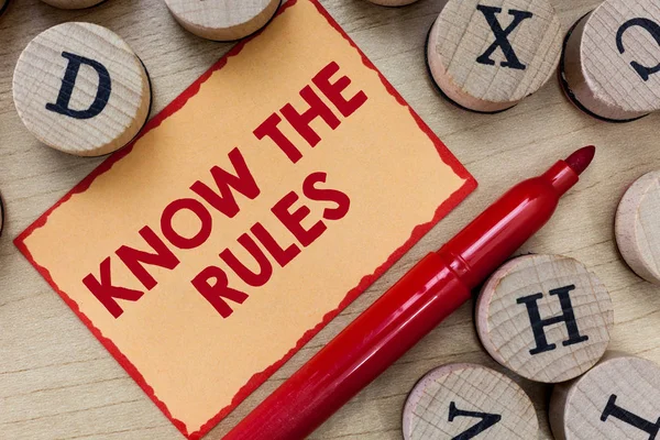 Signe texte montrant Connaître les règles. Photo conceptuelle Apprenez le principe accepté ou les instructions à suivre — Photo