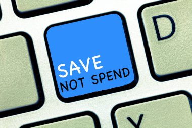 Kaydetmek harcamak gösterilen Not yazma. Koruma para yerine gerekli satın alma değil yatırım için vitrine iş fotoğraf