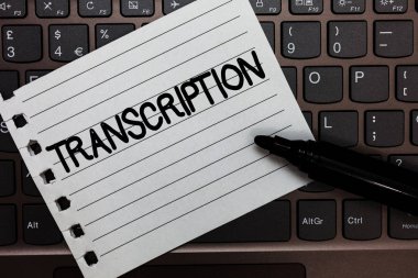 Transkripsiyon gösterilen metin işareti. Kavramsal fotoğraf yazılı veya basılı kopya ses Notebook parça kağıt klavye ilham fikirler türü bilgisayar siyah işaretleyicinin bir şey basılı sürümü.