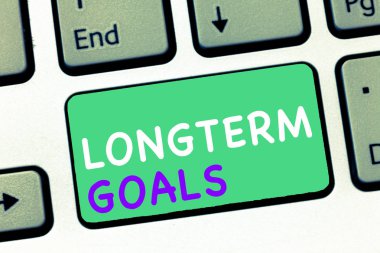 Uzun vadeli hedefleri gösteren bir not yazıyorum. İş fotoğrafı gösterimi Stratejik hedef tamamlamak için daha fazla zaman gerektiriyor