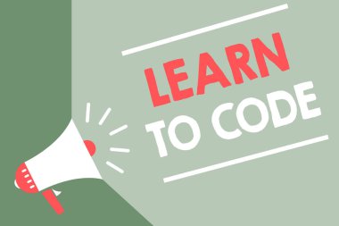 El yazısı metin kodu öğrenin. Yazılım gibi yüksek sesle konuşan bir bilgisayar programcısı Coder megafon hoparlör yeşil arka plan önemli mesaj yazmak öğrenin anlam kavramı.