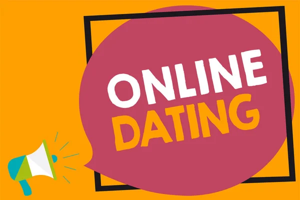 Λέξη κείμενο γράφοντας Online Dating. Επιχειρηματική ιδέα για αναζήτηση σχέσεις που ταιριάζουν edating Video Chatting τηλεβόα μεγάφωνο δυνατά ουρλιαχτά πορτοκαλί φόντο πλαισίου συννεφάκι ομιλίας. — Φωτογραφία Αρχείου