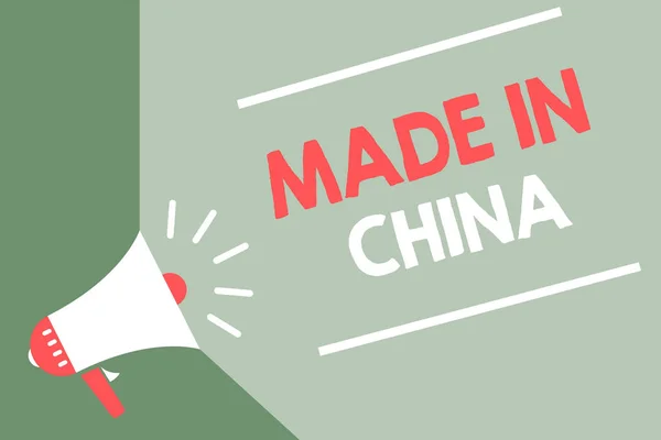 Tekst pisma Made In China. Koncepcję co oznacza hurtowych branży rynku globalnego handlu Azjatki Commerce megafon głośnik zielone tło ważny komunikat mówiąc głośno. — Zdjęcie stockowe
