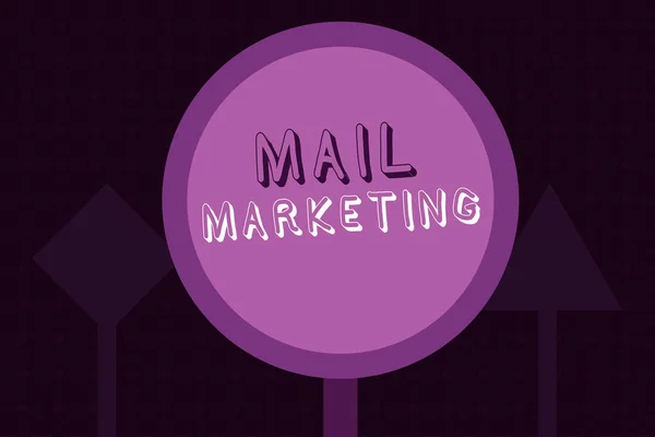Εννοιολογική γραφή στο χέρι που δείχνει Mail Marketing. Πράξη παρουσίασης επαγγελματικών φωτογραφιών για την αποστολή διαφημιστικών μηνυμάτων — Φωτογραφία Αρχείου