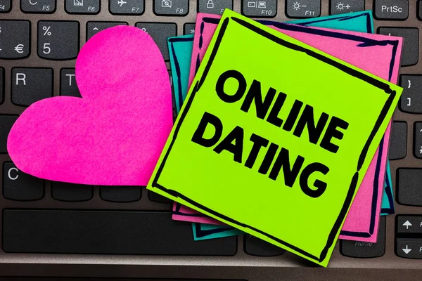 Text sign showing Online Dating. Conceptual photo Searching Matching Relationships eDating Video Chatting Papers Romantic lovely message Heart Keyboard Type computer Good feelings. — Stock Photo, Image