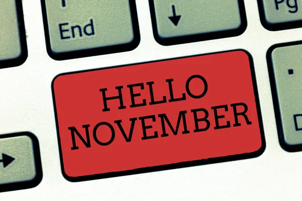 Escribiendo nota mostrando Hola Noviembre. Muestra de fotos de negocios Bienvenido el undécimo mes del año Mes antes de diciembre —  Fotos de Stock