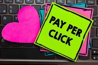 Pay Per Click gösterilen metin işareti. Kavramsal fotoğraf Internet reklam modeli arama motoru pazarlama strateji kağıtları romantik güzel mesaj kalp klavye türü bilgisayar iyi duygular.