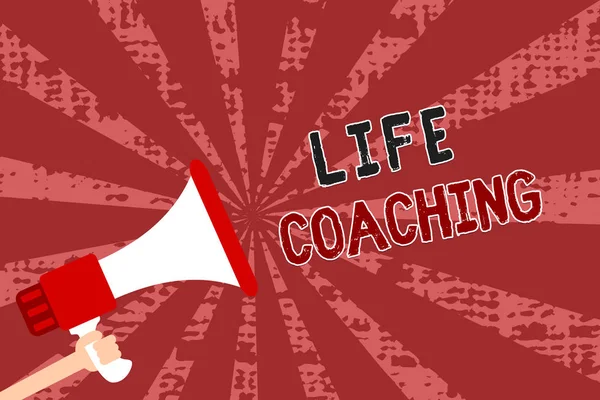 Написание текста Life Coaching. Бизнес-концепция "Улучшить жизнь с помощью вызовов" воодушевляет нас в нашем Carbon Man, держащем мегафон громкоговоритель с красными рейзами важных сообщений . — стоковое фото