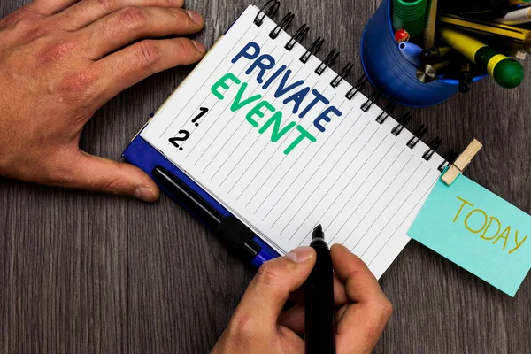 Scrittura concettuale a mano che mostra Evento Privato. Business photo showcase Prenotazioni Esclusive RSVP Invitational Seated Man holding marker notebook reminder cup markers wood table . — Foto Stock