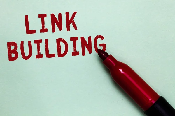 Texto escrito à mão Link Building. Conceito significado SEO Term Exchange Links Adquirir hiperlinks Indexado Abrir marcador vermelho intenção comunicar ideias mensagem fundo verde . — Fotografia de Stock