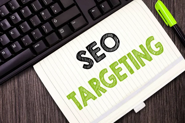 Signo de texto que muestra Seo Targeting. Foto conceptual Palabras clave específicas para la ubicación Página de aterrizaje Dominio superior —  Fotos de Stock