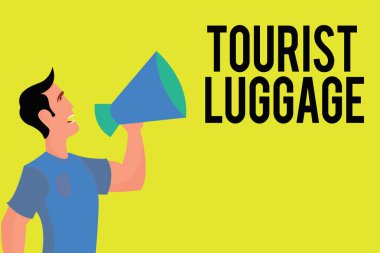 Turist Bagajı 'nı gösteren bir not yazıyorum. Seyahat için gereken her şeyi içeren büyük bir çanta.