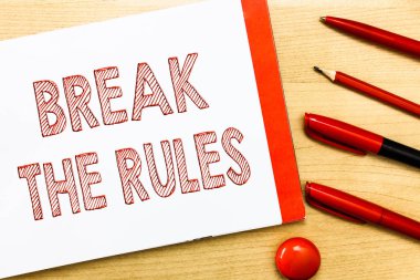 Break The Rules yazma el yazısı metin. Resmi kuralları ve kısıtlamaları karşı bir şeyler yapmak için anlam kavramı