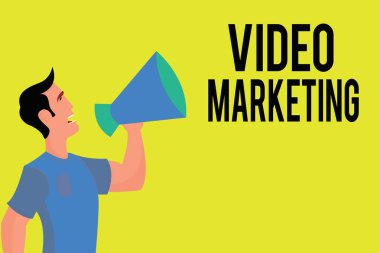 Video pazarlamasını gösteren bir not yazıyorum. İş fotoğrafı gösterimi makaleler kullanılarak belirli konular hakkında kısa videolar oluşturur