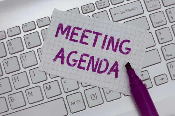 Konzeptionelle Handschrift, die die Tagesordnung des Treffens zeigt. Eine Agenda setzt klare Erwartungen für das, was zu einem Meeting gehört — Stockfoto