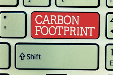 Kelime yazma metni Karbon Ayak izi. Atmosferde serbest bırakılan dioksit miktarına ilişkin iş kavramı faaliyetlerin sonucu