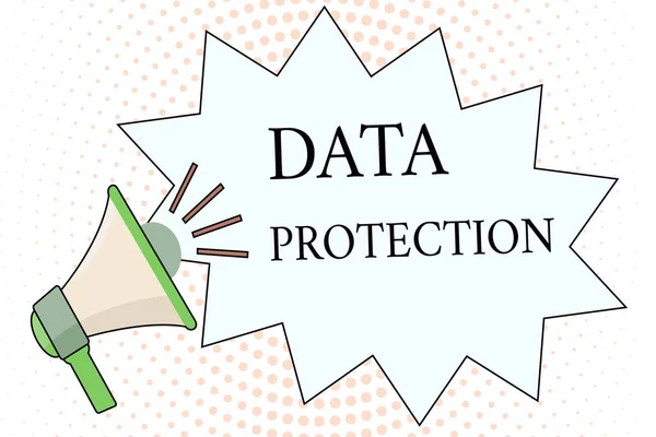 Word tekst intoetsen gegevensbescherming. Businessconcept voor de bescherming van IP-adressen en persoonlijke gegevens tegen schadelijke software — Stockfoto
