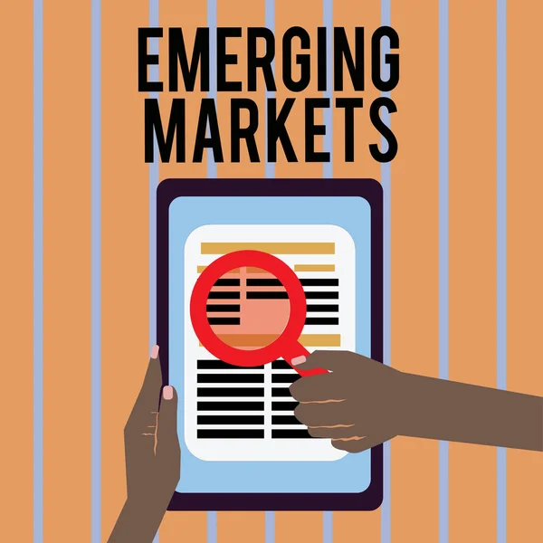 Εννοιολογική γραφή χεριών που δείχνει Αναδυόμενες Αγορές. Επιχειρηματικό κείμενο φωτογραφία χώρα που έχει κάποια χαρακτηριστικά των ανεπτυγμένων καταστημάτων — Φωτογραφία Αρχείου