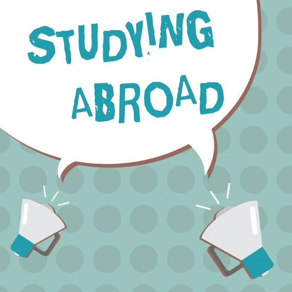 Konzeptionelle Handschrift, die das Studieren im Ausland zeigt. Business-Fototext lernen außerhalb der Heimat im Ausland Reisen — Stockfoto