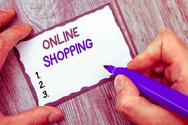 Online alışveriş sitesinde kelime yazarlığı. Tüketicilere ürünlerini İnternet üzerinden satın alma olanağı sağlayan iş konsepti — Stok fotoğraf