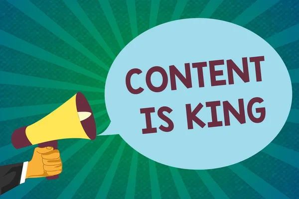 Word scrittura del testo Content Is King. Il concetto di business per i contenuti è il cuore delle strategie di marketing di oggi — Foto Stock