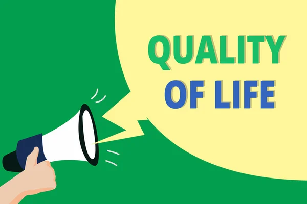 Текст для написания слова Quality Of Life. Бизнес-концепция для хорошего здоровья достойная работа Наслаждаясь каждым моментом — стоковое фото