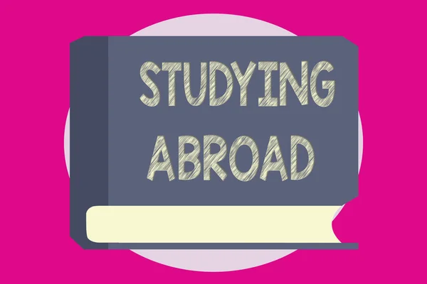 Eine schriftliche Notiz, die das Auslandsstudium zeigt. Business-Foto zeigt Lernen außerhalb der Heimat im Ausland Reisen — Stockfoto