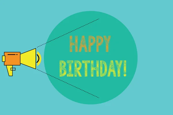 Konzeptionelle Handschrift, die Happy Birthday zeigt. Firmenfoto, das den Geburtstag eines Menschen zeigt, wird mit Geschenken gefeiert — Stockfoto