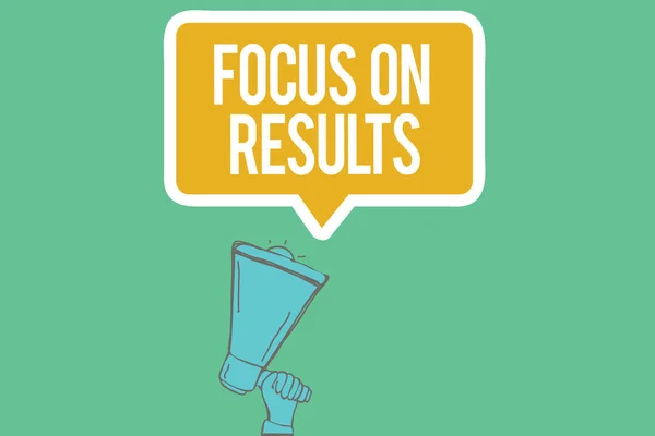 Nota de escritura que muestra Focus On Results. Foto de negocios mostrando concentrándose en ciertas acciones ganancias y objetivos — Foto de Stock