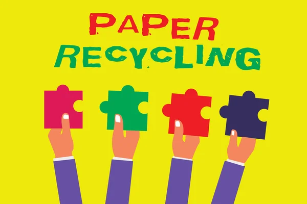 Escritura manual conceptual que muestra el reciclaje de papel. Exposición de fotos de negocios Usar los papeles usados de una nueva manera reciclándolos — Foto de Stock