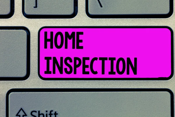 가정 검시를 보여 주는 문자 표지판. 가정 관련 재산의 상태에 대한 개념적 인 사진 검사 — 스톡 사진