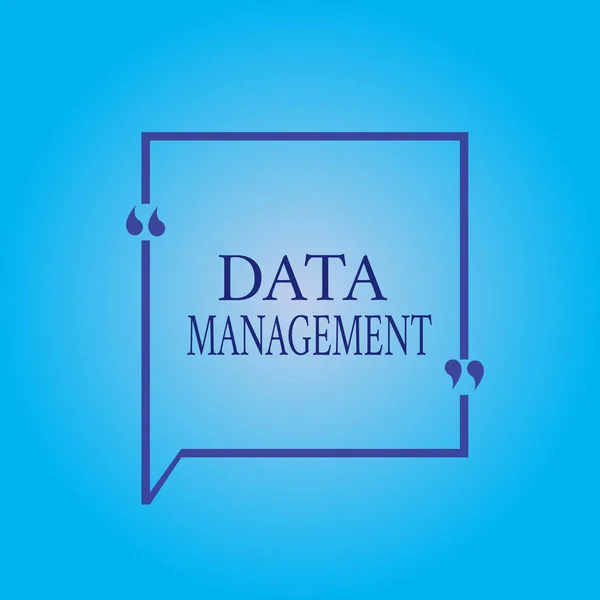 Note d'écriture montrant la gestion des données. Business photo showcasing La pratique d'organisation et de maintenance des processus de données — Photo