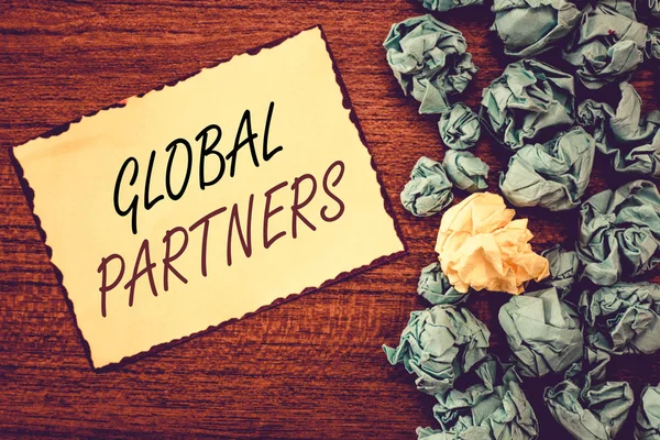 Tekst do pisania słów Global Partners. Koncepcja biznesowa dla dwóch lub więcej firm z różnych krajów pracuje zespołowo — Zdjęcie stockowe