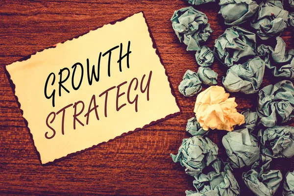 Tekst schrijven Groeistrategie. Bedrijfsconcept voor strategie gericht op het behalen van een groter marktaandeel op korte termijn — Stockfoto