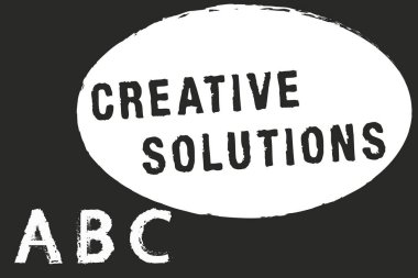 Yaratıcı Çözümleri gösteren metin işareti. Kavramsal fotoğraf bir sorunu çözmek için özgün ve benzersiz bir yaklaşım