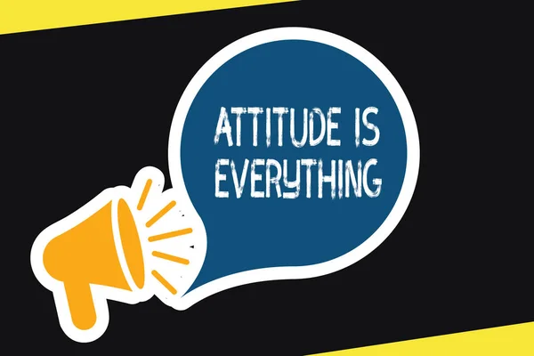 Texto de escritura La actitud lo es todo. Concepto que significa Perspectivas Positivas es la Guía para una Buena Vida — Foto de Stock