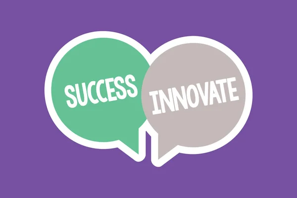 Znak tekstowy pokazujący Sukces Innovate. Fotografia konceptualna sprawia, że organizacje bardziej dostosowują się do sił rynkowych — Zdjęcie stockowe
