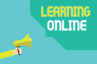 Learning Online 'ı gösteren bir not yazıyorum. İş fotoğrafı sergisi İnternet ve teknolojinin yardımıyla yeni bir şey öğrenin.
