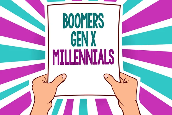 Texte d'écriture de mots Boomers Gen X Millennials. Concept d'entreprise pour généralement considéré comme étant d'environ trente ans Homme tenant papier message important remarquable bleu violet rayons idée lumineuse . — Photo