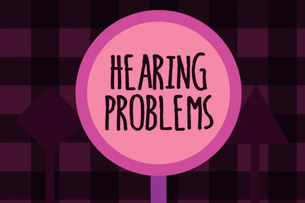 Σύνταξη σημείωσης που παρουσιάζουν προβλήματα ακοής. Επαγγελματίες φωτογραφία προβάλλοντας είναι μερική ή ολική ανικανότητα να ακούσουν ήχους κανονικά — Φωτογραφία Αρχείου