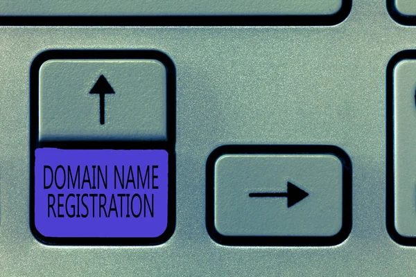 Konceptuella hand skriva visar registrering av domännamn. Företag foto skylta äger en IP-adress identifierar en viss webbsida — Stockfoto