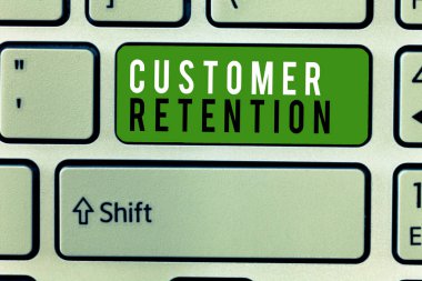 Müşteri Saklama 'yı gösteren bir not yazıyorum. Sadık müşterileri elde tutmak için iş fotoğrafı sergileniyor.