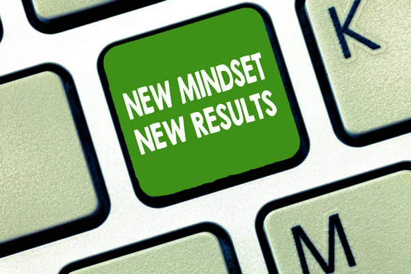 Escrevendo nota mostrando New Mindset New Results. Foto de negócios mostrando Aberto para Oportunidades Sem Limites Pense Maior — Fotografia de Stock