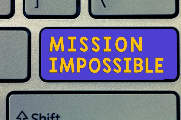 Käsiala teksti Mission Mahdotonta. Käsitteellä "vaikea vaarallinen tehtävä" tarkoitetaan eristettyä tehtävää, jota ei voida nimetä — kuvapankkivalokuva