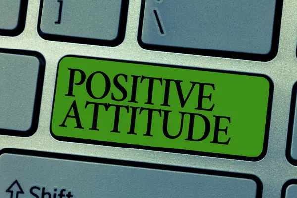 Slovo psaní textu Pozitivní postoj. Obchodní koncept pro bytí optimistický v životě Hledáte dobré věci — Stock fotografie