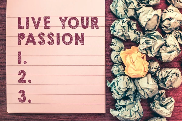 Texto de escritura de palabras Vive tu pasión. Concepto de negocio para hacer algo que amas que no consideras un trabajo — Foto de Stock